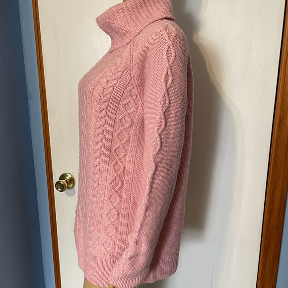 Women’s Cable-Knit Sweater, Size Medium - Picture 3 of 9